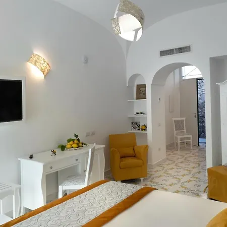 Guest house In The Amalfi Coast - With Terrace Near Amalfi - Breathtaking View Of Ravello Scala