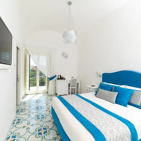 In The Amalfi Coast - With Terrace Near Amalfi - Breathtaking View Of Ravello Guest house