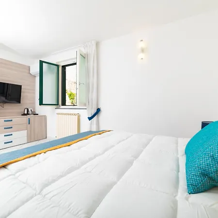 Guest house In The Amalfi Coast - With Terrace Near Amalfi - Breathtaking View Of Ravello *